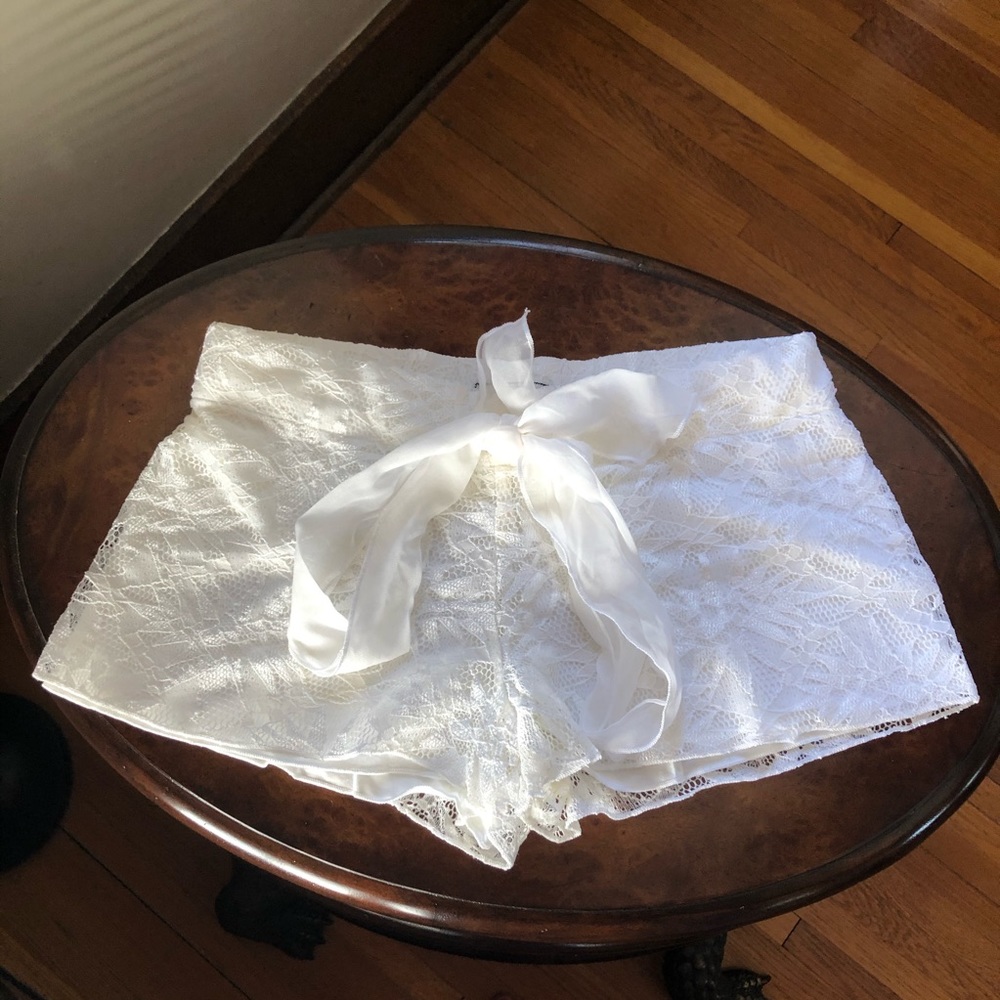Nightcap Jungle Lace Shorts White Size 1